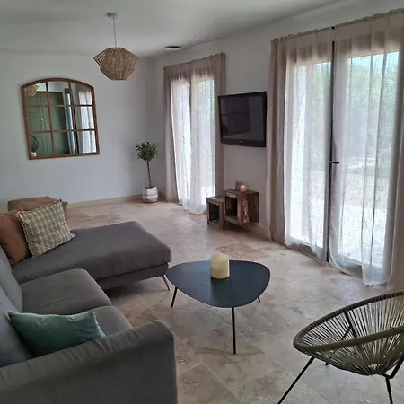 Holiday home L 'oustalet