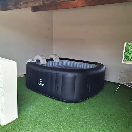 Holiday home L 'oustalet