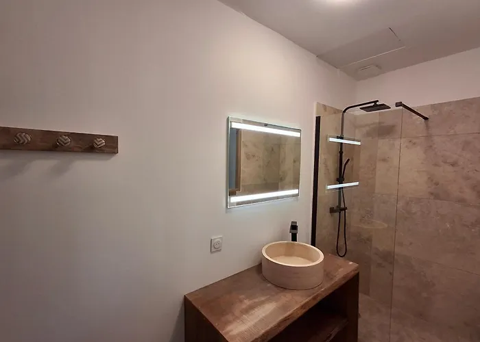 L 'oustalet * Saint-Paulet-de-Caisson